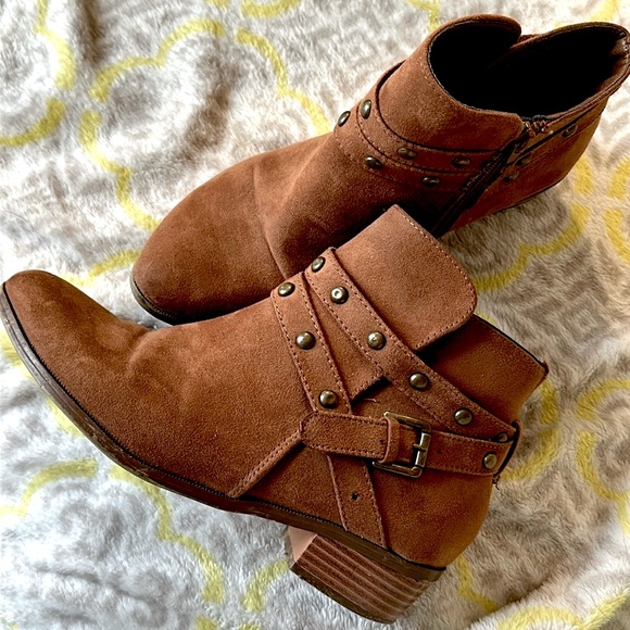 Size 7 brown booties - studded boots - buckles - Picture 2 of 11